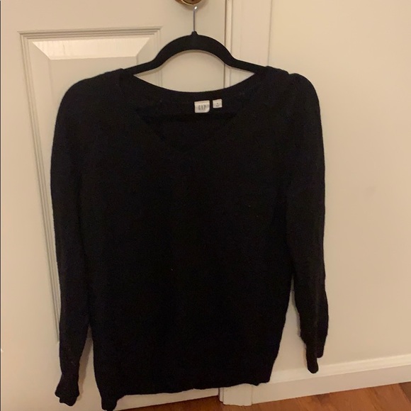 GAP Sweaters - Gap V-neck sweater